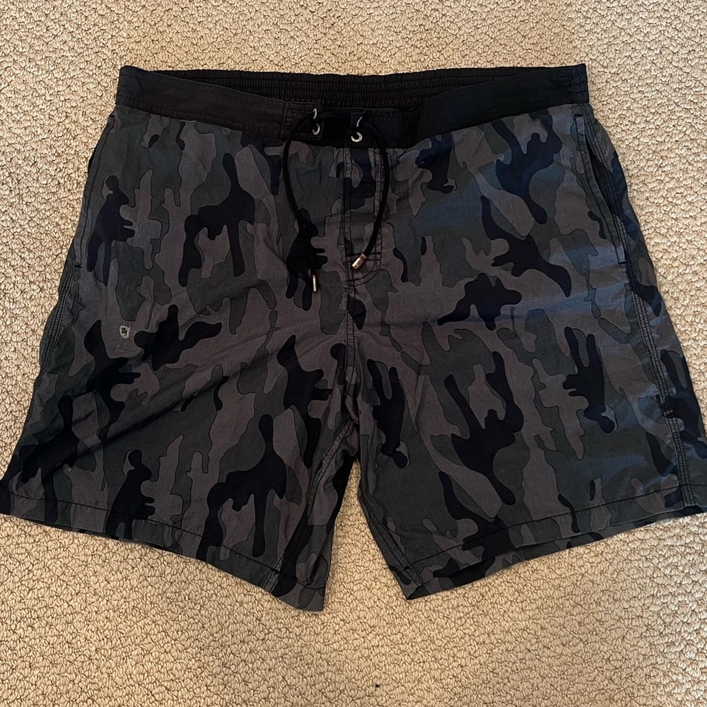 John Varvatos Swim Shorts Camo L